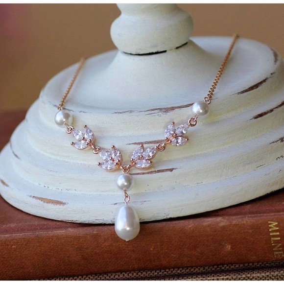 14K Gold Plated Freshwater Shell Pearl Necklace and Earrings Set - Picture 3 of 9